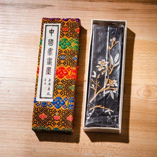 70年代上海墨厂制“铁斋翁书画宝墨”（大工号，二两，单锭） 商品图0