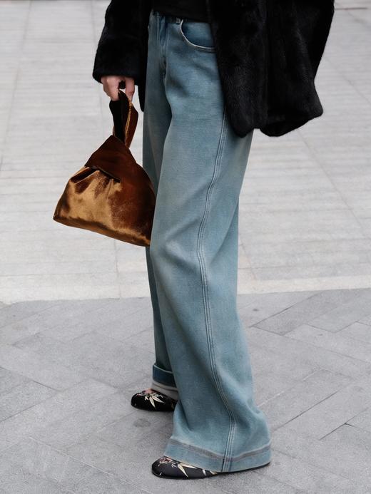 盛唐婧|爆款薄绒直筒牛仔裤&手拿包(棕色丝绒) 商品图0