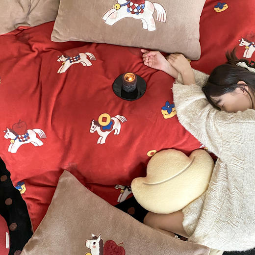 【换季出清】自然醒高克重牛奶绒四件套-发财小马（送元宝抱枕）MT 商品图6