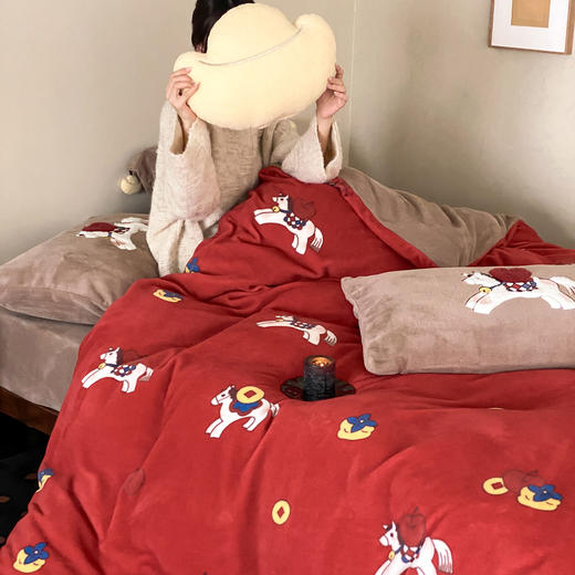 【换季出清】自然醒高克重牛奶绒四件套-发财小马（送元宝抱枕）MT 商品图9