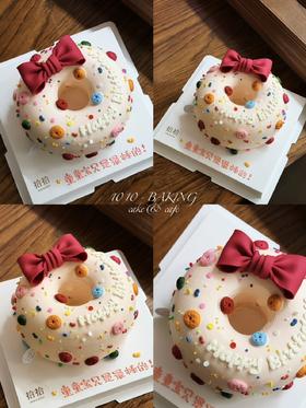 「是甜甜圈蛋糕呀！」造型甜甜圈·翻糖蝴蝶结·100%动物奶油（附图8寸·提前3天预订）
