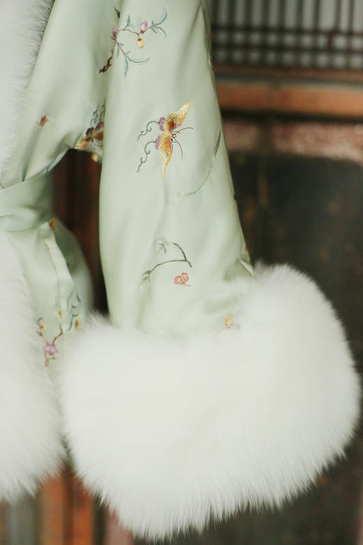 盛唐牡丹盛奢系列 | 煦色韶光手推绣真丝皮草棉外套 商品图2