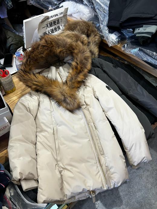 现货 专柜一万多的MACKAGE女士羽绒服...只有几件，速度.. 商品图0
