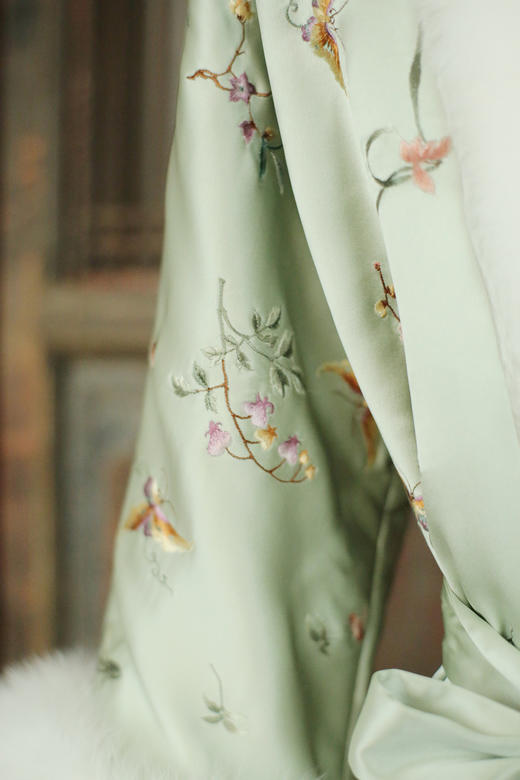 盛唐牡丹盛奢系列 | 煦色韶光手推绣真丝皮草棉外套 商品图3