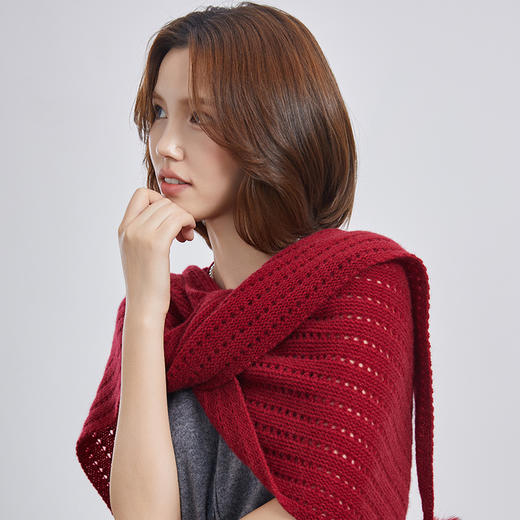 VogoPetite100%山羊绒獭兔毛球针织大三角围巾披肩 BP133F0001 商品图1