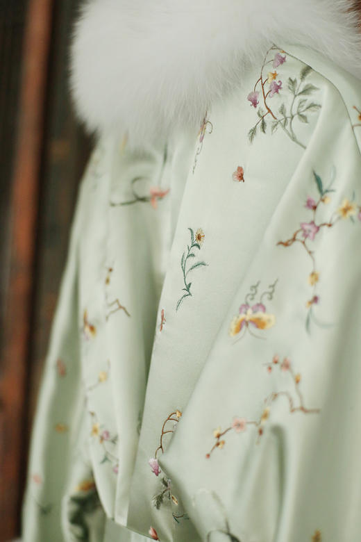 盛唐牡丹盛奢系列 | 煦色韶光手推绣真丝皮草棉外套 商品图4