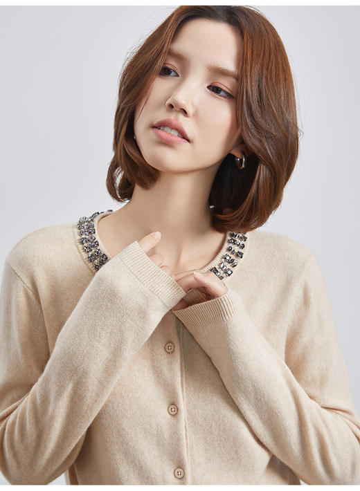 VogoPetite100%山羊绒舒适亲肤miu系重工手缝镶钻长袖开衫 BP133F1514 商品图4