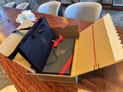 法国🇫🇷限定 AX家 圣诞礼盒  蝴蝶结 气垫梳猪棕毛 商品图2