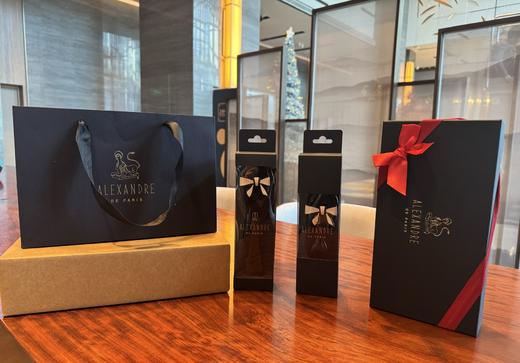 法国🇫🇷限定 AX家 圣诞礼盒  蝴蝶结 气垫梳猪棕毛 商品图1