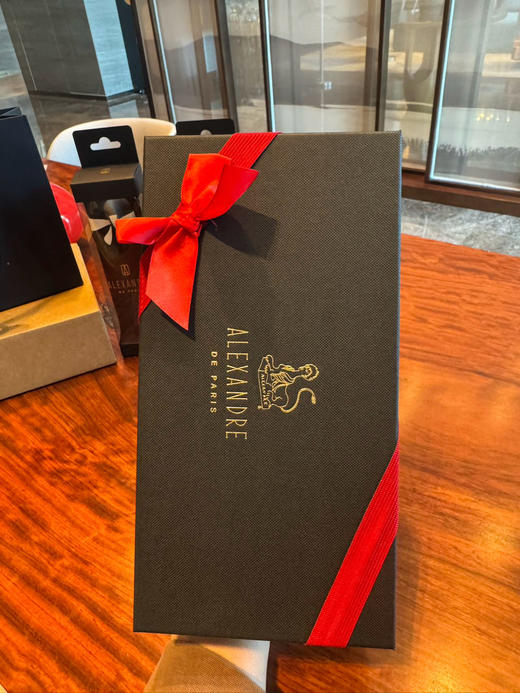 法国🇫🇷限定 AX家 圣诞礼盒  蝴蝶结 气垫梳猪棕毛 商品图3