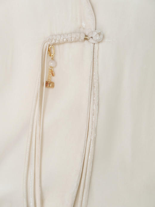 盛唐婧 | 白色丝绒流苏扣夹棉外套（带围巾） 商品图9