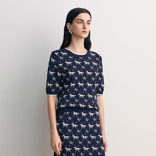 EITIE爱特爱圆领套头短袖全生肖马和字母图案提花设计感针织衫8501208 商品图5