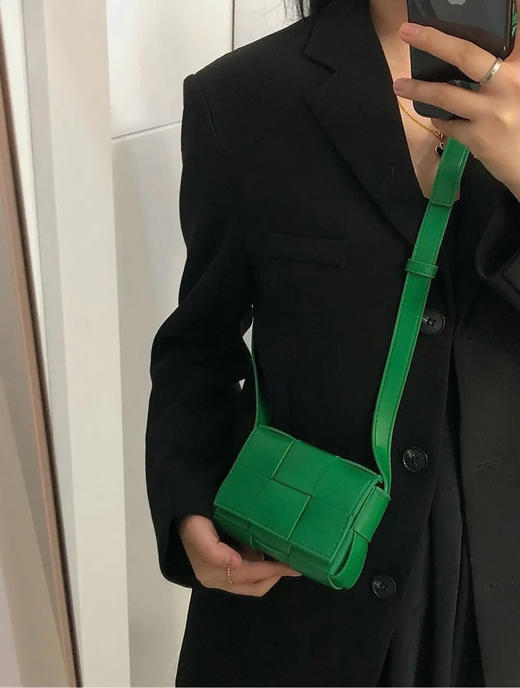 BV Candy Cassette 绿色 牛皮 斜挎包 商品图2