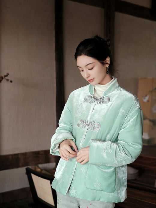 盛唐牡丹 | 艾绿色丝绒绣花棉外套 商品图0