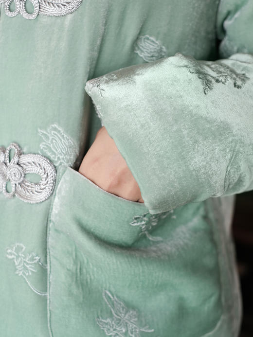 盛唐牡丹 | 艾绿色丝绒绣花棉外套 商品图2