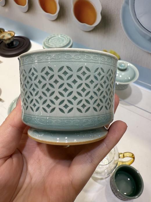 本土斋青瓷粉青玲珑手工马蹄两才盖碗高端功夫茶器镂空重工盖碗青瓷玲珑盖碗容天杯红豆系列青瓷盖碗 商品图8
