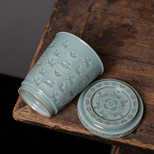 清新中式陶瓷咖啡杯绿色浮雕马上有钱纹装饰家用杯子新年礼物本土斋奔马纹青瓷可乐杯 商品图3