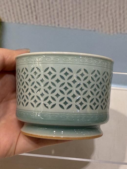 本土斋青瓷粉青玲珑手工马蹄两才盖碗高端功夫茶器镂空重工盖碗青瓷玲珑盖碗容天杯红豆系列青瓷盖碗 商品图6