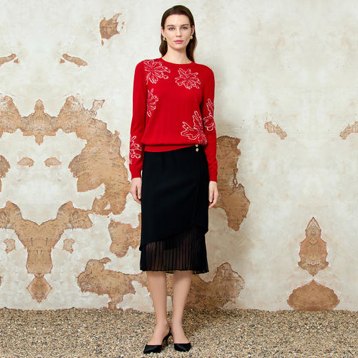 EITIE爱特爱春季新款时尚休闲宽松印花圆领舒适显瘦针织衫毛衣8101801 商品图3