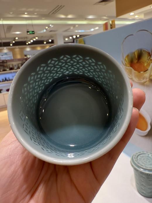 本土斋青瓷粉青玲珑手工马蹄两才盖碗高端功夫茶器镂空重工盖碗青瓷玲珑盖碗容天杯红豆系列青瓷盖碗 商品图7