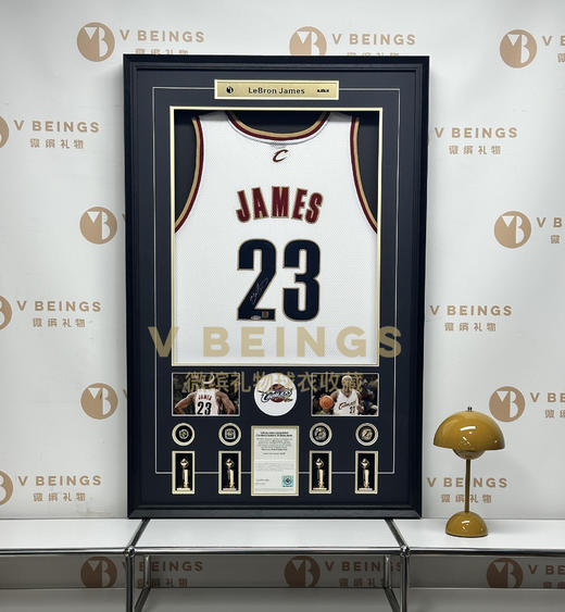 收藏系列 詹姆斯 骑士队23号白色 亲笔签名球衣  商品图1