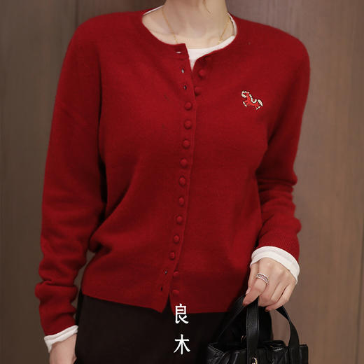 【特价不退换】【预售7天】良木礼小红马山羊绒开衫（3301F） 商品图1