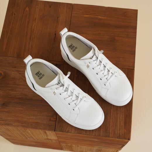 【牛皮革】西村名物2026年春季新款舒适透气平底防滑系带简洁大方小白鞋X26AM17251 商品图0