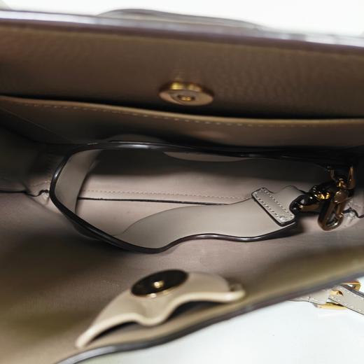 CHARLES&KEITH 水桶包2019新款ins时尚宽肩带撞色百搭单肩斜挎包女包波浪形宽肩带肩背包 商品图4