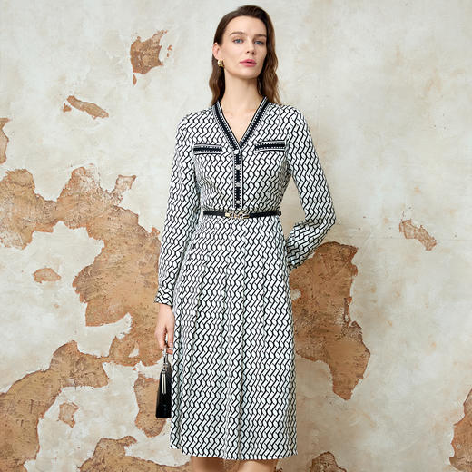 EITIE爱特爱温柔气质V领收腰显瘦印花连衣裙春季新款8107801 商品图2