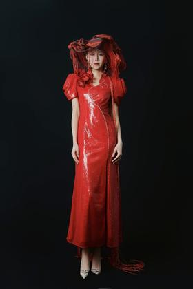 荷言HEYEN 漱梦 玫瑰袖亮片V领旗袍礼服 钉珠镶边+沿线延伸至身侧