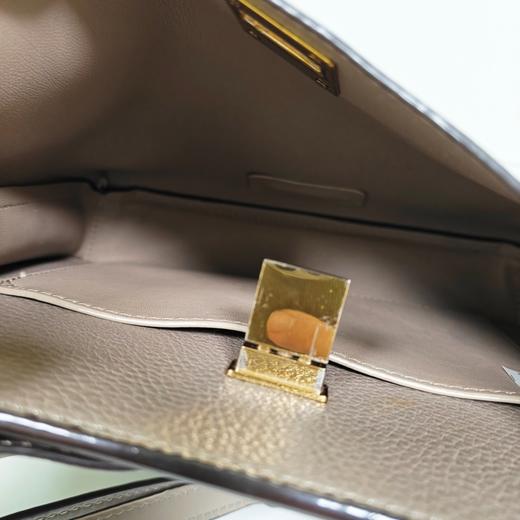 CHARLES&KEITH 水桶包2019新款ins时尚宽肩带撞色百搭单肩斜挎包女包波浪形宽肩带肩背包 商品图3