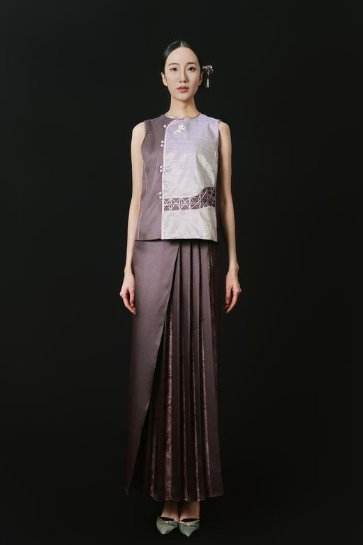 荷言HEYEN 茗月 真丝圆领缂丝马甲 斜襟设计领口配一字扣 人工手绘蝴蝶纹样 下端编织菱格纹 商品图0