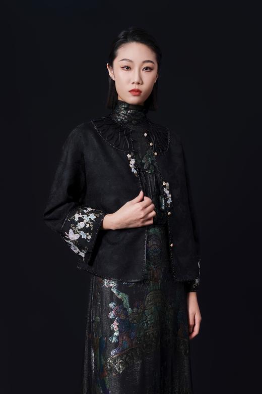 荷言HEYEN 静语 刺绣网纱织罗宽松落肩真丝上衣 门襟袖口刺绣 整体包边设计+边缘钉珠装饰 商品图1