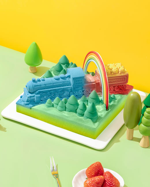 彩虹站台-草莓水牛奶慕斯生日蛋糕（2.8磅） 商品图0