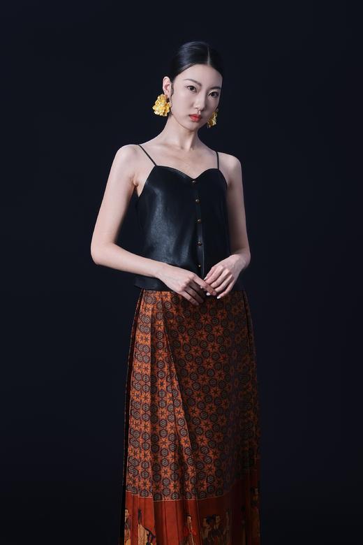 荷言HEYEN 夜歌 香云纱真丝素绉缎印花马面裙 韩熙载夜宴图案 商品图1