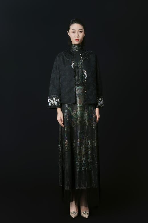 荷言HEYEN 静语 刺绣网纱织罗宽松落肩真丝上衣 门襟袖口刺绣 整体包边设计+边缘钉珠装饰 商品图0