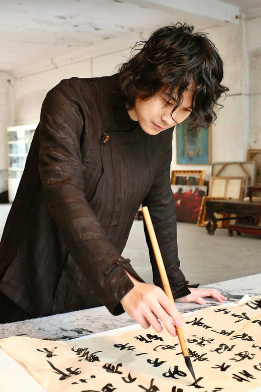 盛唐牡丹 | 鱼鳞纹香云纱偏襟男士衬衫 商品图0