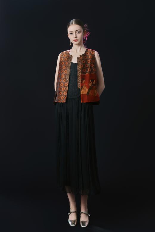 荷言HEYAN 惜秋声 香云纱真丝素绉缎对襟中式马甲 领口手工盘香扣+绕线一字扣+玉石扣头 商品图0