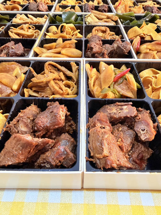 【卤味六拼】 鸭脖+腐竹+海带节+豆皮+白萝卜+面筋 商品图1