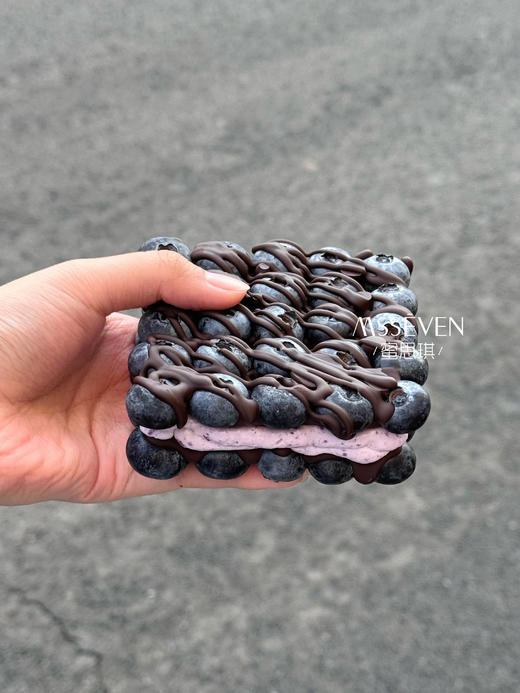  巧克力蓝莓冷萃酸奶砖  商品图1