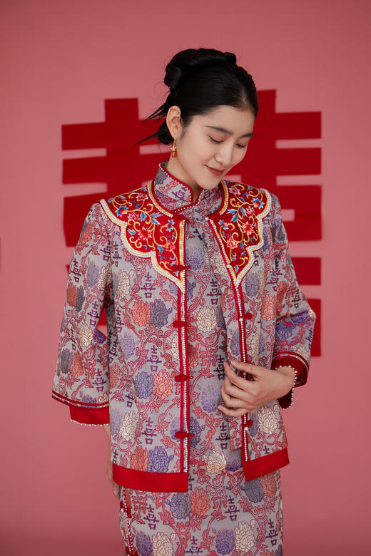 荷言HEYEN 花开并蒂 桑蚕丝喜字并蒂莲纹外套 刺绣原创设计 肩部云肩设计+手工钉珠贝珠 商品图1