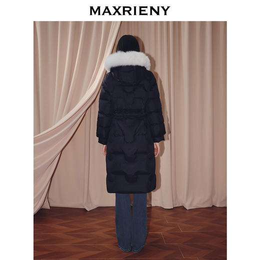 MAXRIENY商场同款简约廊形狐狸毛领长过膝羽绒服长款25冬鸭绒外套(货号:MF86DC510) 商品图3