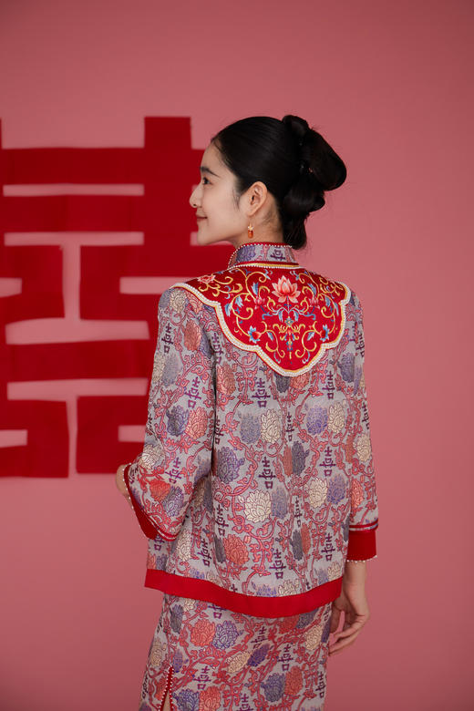 荷言HEYEN 花开并蒂 桑蚕丝喜字并蒂莲纹外套 刺绣原创设计 肩部云肩设计+手工钉珠贝珠 商品图2