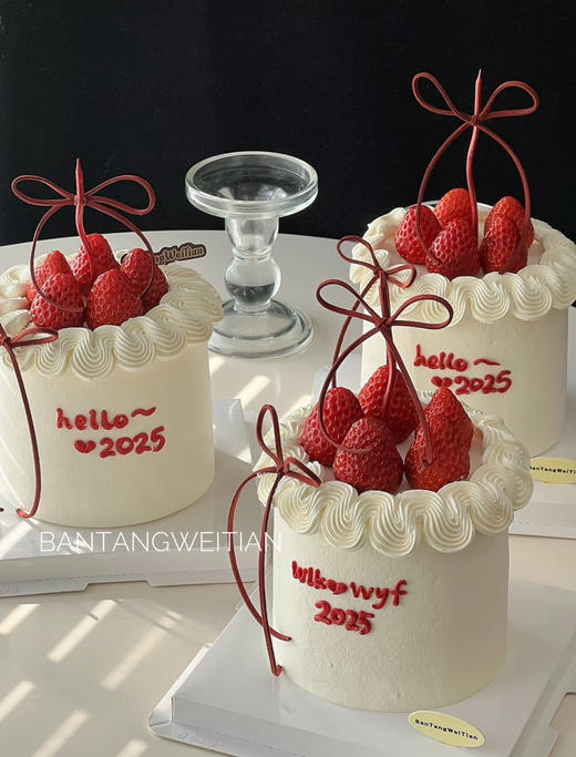 草莓新年小奶糕 商品图1