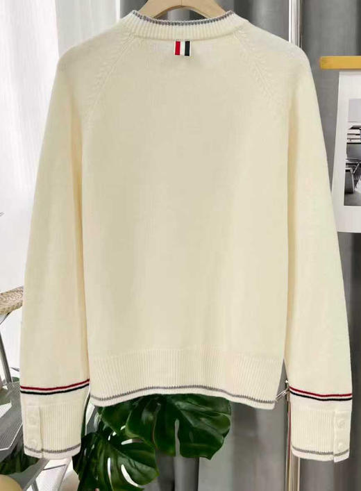 臣禾	【线描毛衫】100%绵羊毛 撞色领袖插肩袖套头针织衫	JZ254090396 商品图10