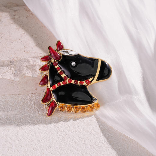 订购4个月到｜Gripoix Paris-royal horse-一匹黑马 玄黑 小萌马 胸针［法国设计师］ 商品图1