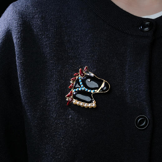 订购4个月到｜Gripoix Paris-royal horse-一匹黑马 深墨 小萌马 胸针［法国设计师］ 商品图0