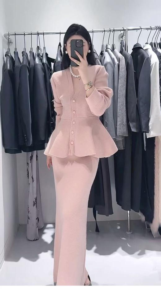 女王节抢购价-不支持退【针织两件套】HUMEINIU品牌3148V领荷叶边上衣➕半身裙套装-喜出 商品图3