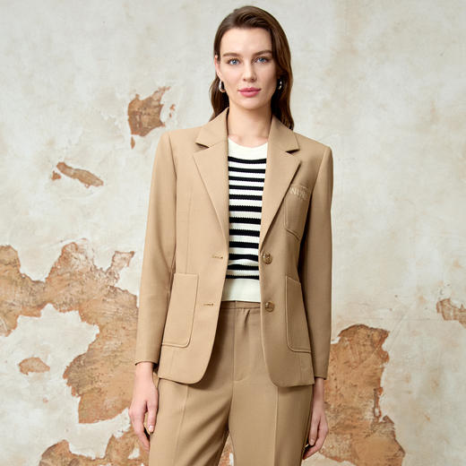 EITIE爱特爱气质干练高级感纯色收腰西装外套女春季新款8103805 商品图3