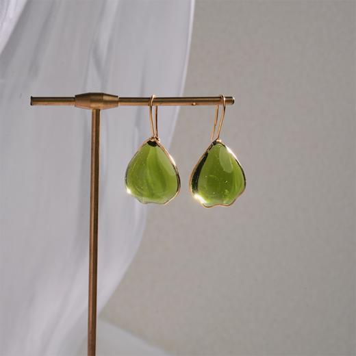 北京仓｜Gripoix Paris-Pop Glamour-苔藓绿 花瓣 琉璃 耳环［法国设计师］ 商品图1